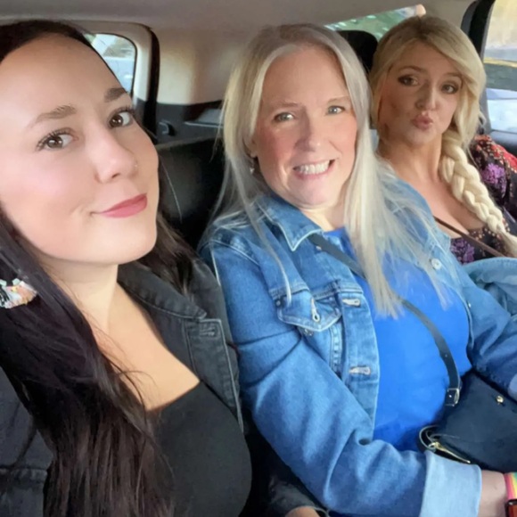 Meet your Posher, Ona - Picture 2 of 2